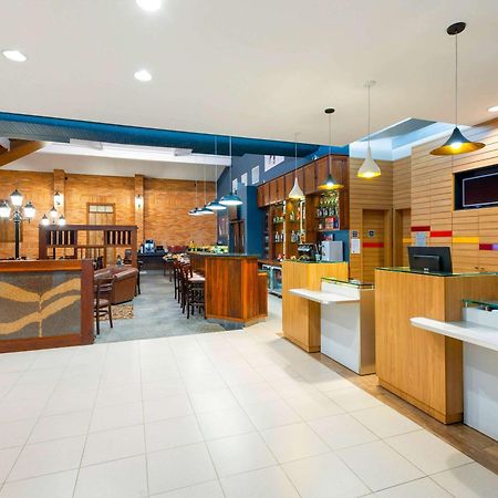 Ibis Sao Carlos Bagian luar foto
