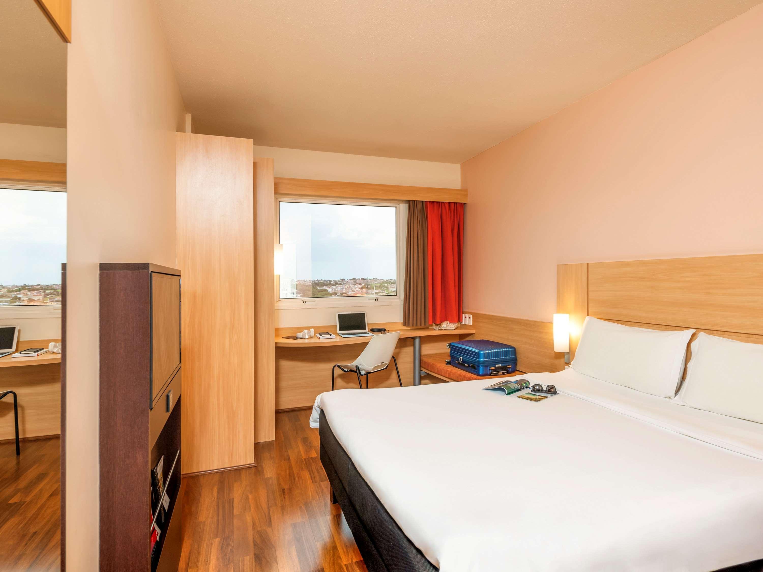 Ibis Sao Carlos Bagian luar foto