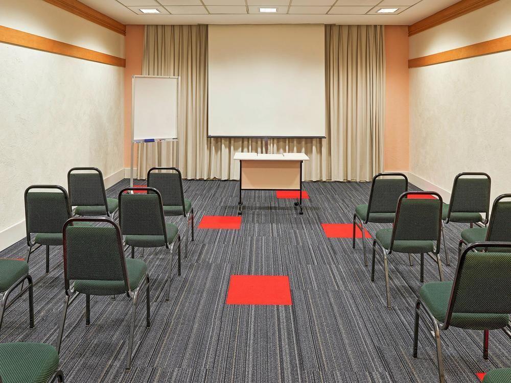 Ibis Sao Carlos Bagian luar foto