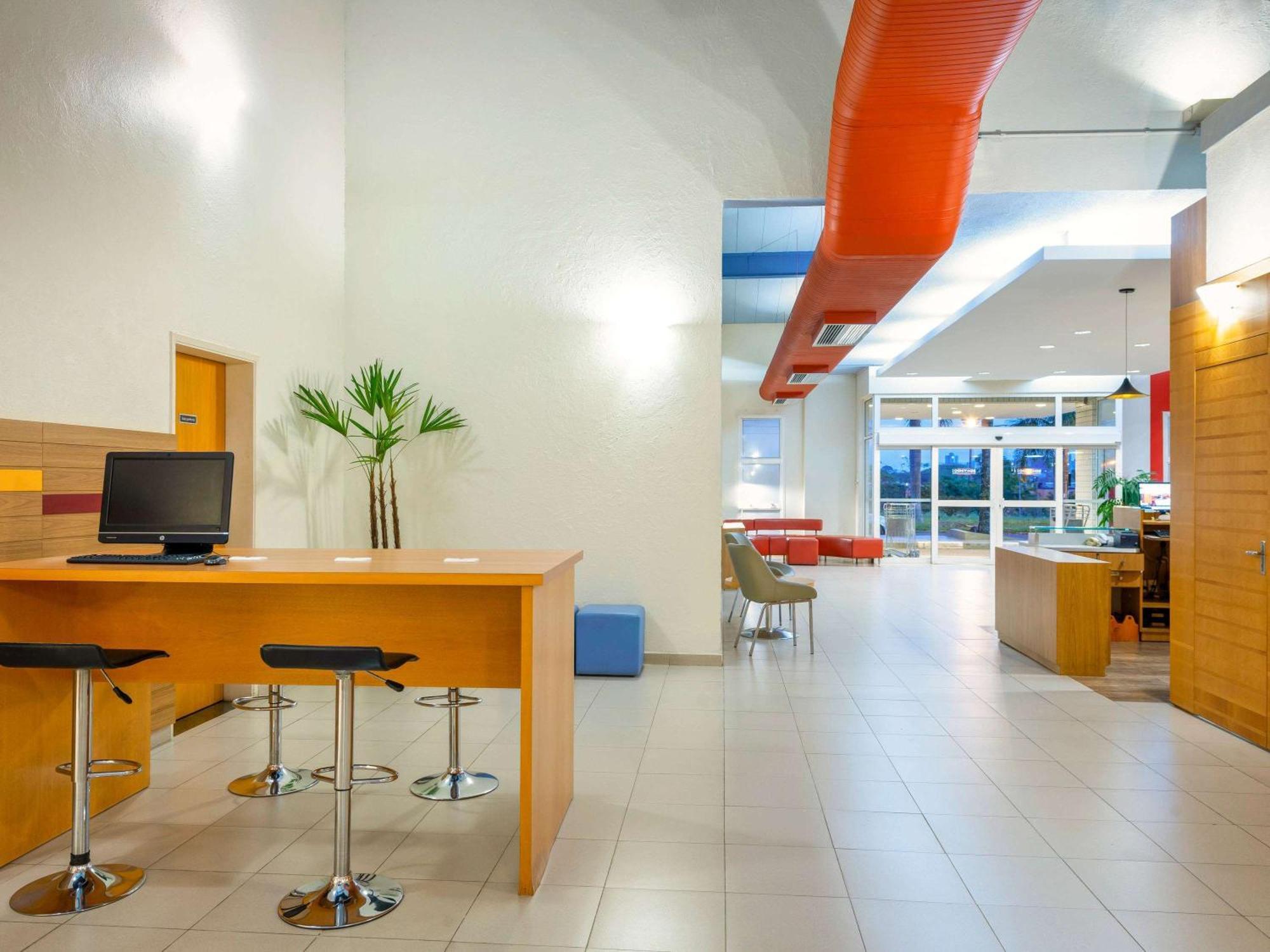 Ibis Sao Carlos Bagian luar foto